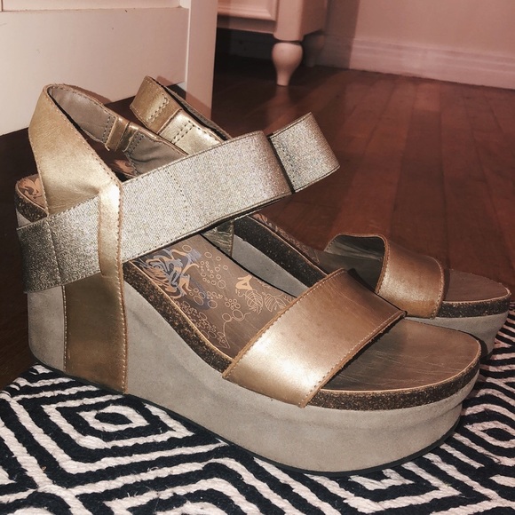 OTBT Shoes - OTBT Bushnell in Gold Wedge Sandalls